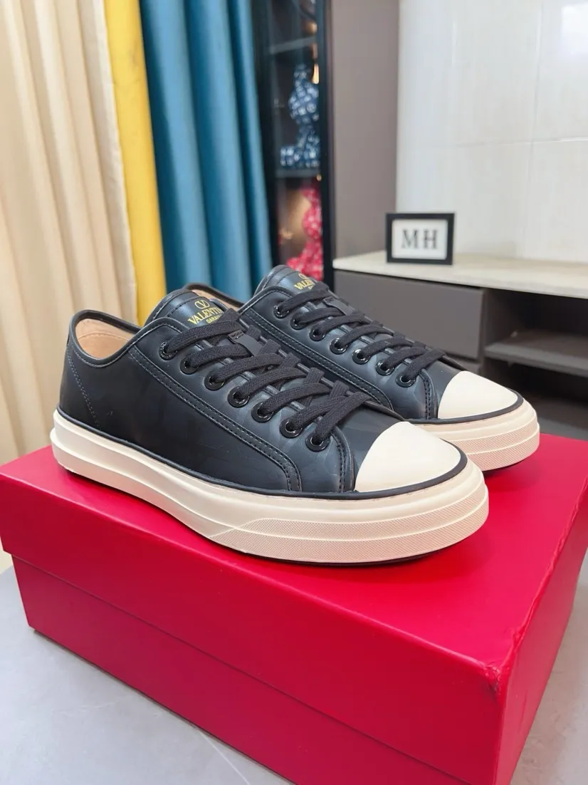 Men's shoes 💰500🌸🌸[Valentino] Couple model, official website 1:1 replica, fashionable casual men's shoes 🔜The upper is made of imported high-quality original special upper sheepskin lining, the upper foot is very stylish, personalized fashionable rubber wear-resistant outsole, size: 35-44 (45 can be customized)